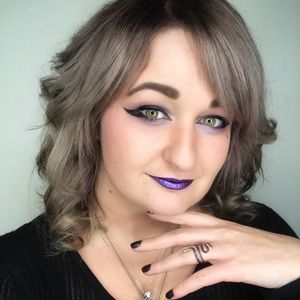 Meet your Posher, Chloe